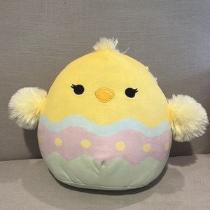 Squishmallows NWOT Aimee the Chick in Egg 8”